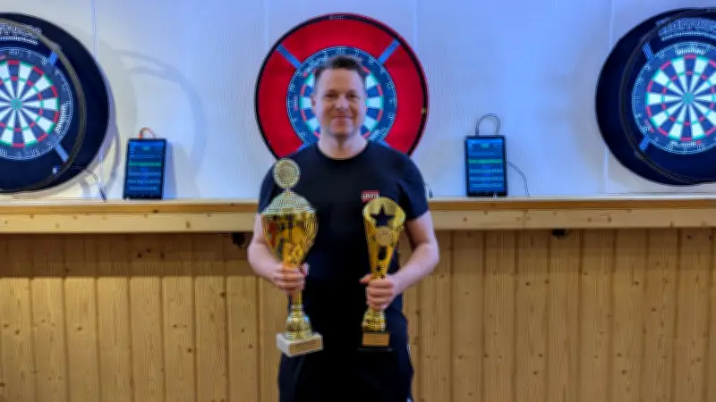 Darts statt Fußball: Traktor Sarow krönt ersten Vereinsmeister im Pfeilewerfen