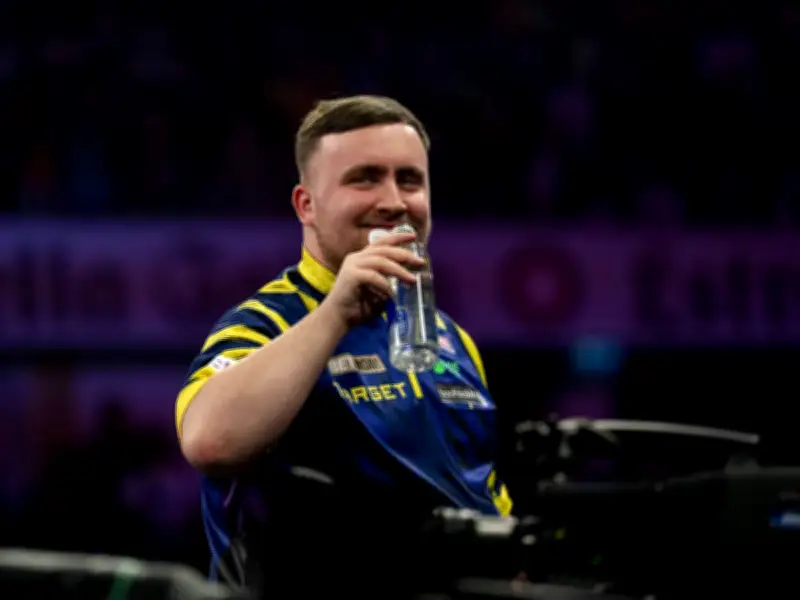 Darts-Weltmeister Luke Littler provoziert Nottingham-Fans mit Fußball-Anspielung