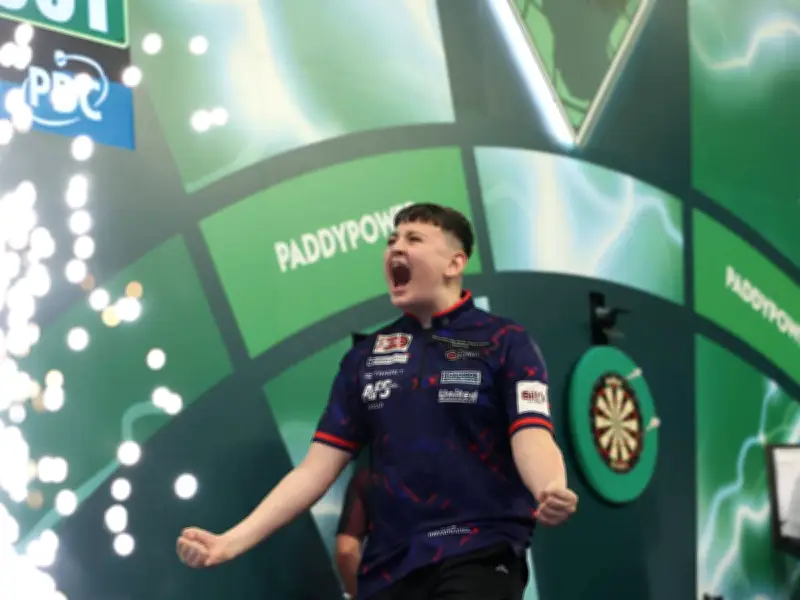 Darts-Wunderkind Mitchell Lawrie schreibt mit 15 Jahren Weltranglisten-Geschichte