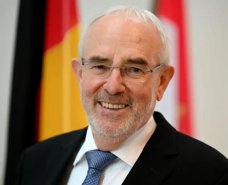 Datenschützer warnt vor Social-Media-Alterskontrollen mit Ausweis-Uploads und KI-Schätzungen