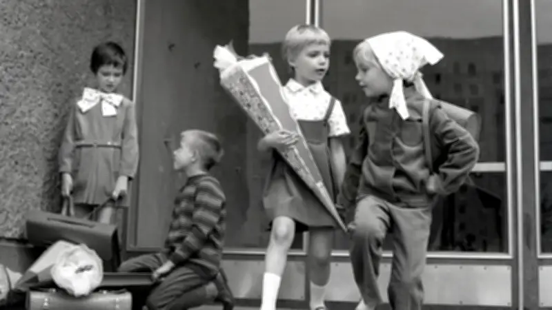 DDR-Kindheit: Wie Einschulung, Pionierlager und Jugendweihe bis heute nachwirken