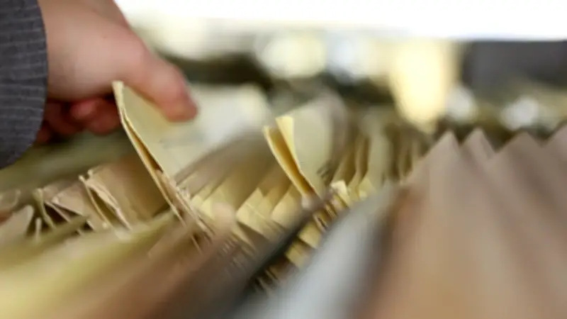 DDR-Kindheit: Zwei Diktaturen erlebt - Eine Zeitzeugin berichtet über Anpassung und Trauma