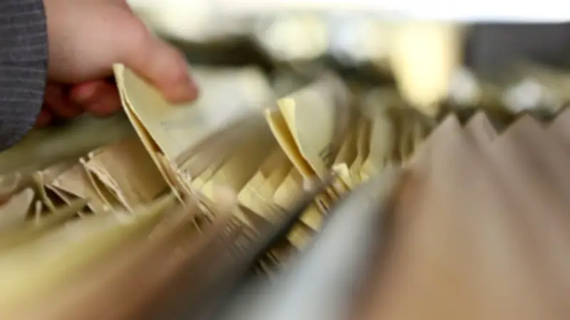 DDR-Kindheit: Zwei Diktaturen erlebt - Zeitzeugin berichtet über Trauma und Schweigen