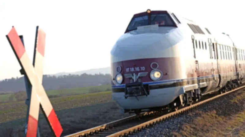 DDR-Legende kehrt zurück: Schnelltriebwagen SVT Görlitz rollt bald an die Ostsee