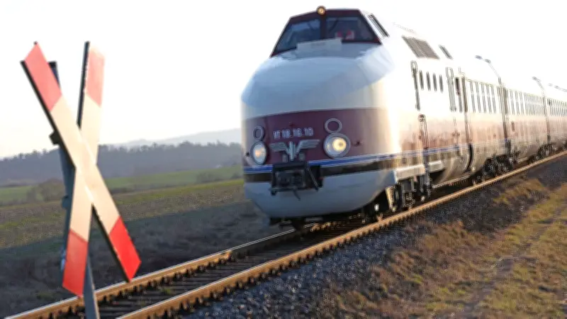 DDR-Legende kehrt zurück: Schnelltriebwagen VT 18.16 rollt bald an die Ostsee