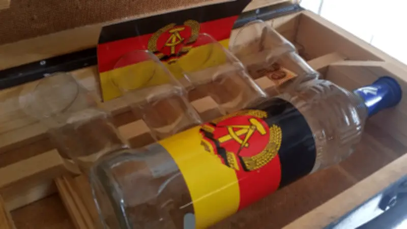 DDR-Stammtisch in Waren: Legenden treffen sich zu Sport, Politik und Geschichte