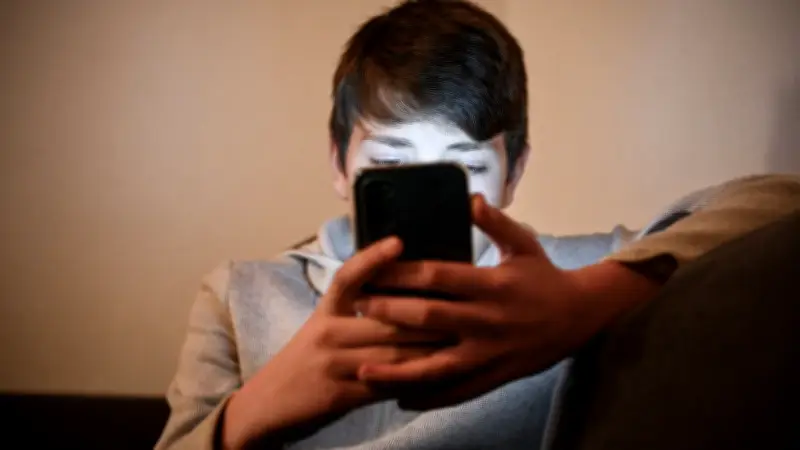 Debatte im Landtag: Sollte Social Media für Kinder unter 14 Jahren verboten werden?