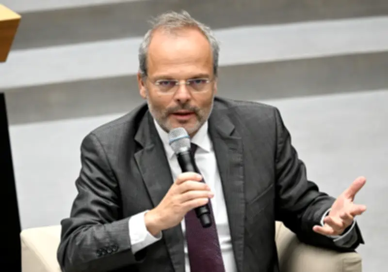 Debatte um Gedenkstättenbesuch: Antisemitismusbeauftragter verteidigt Kulturstaatsminister Weimer