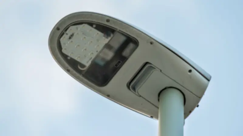 Defekte Straßenbeleuchtung in Aschersleben: Fehlersuche an Gagarin-Straße und Gierslebener Weg dauert an