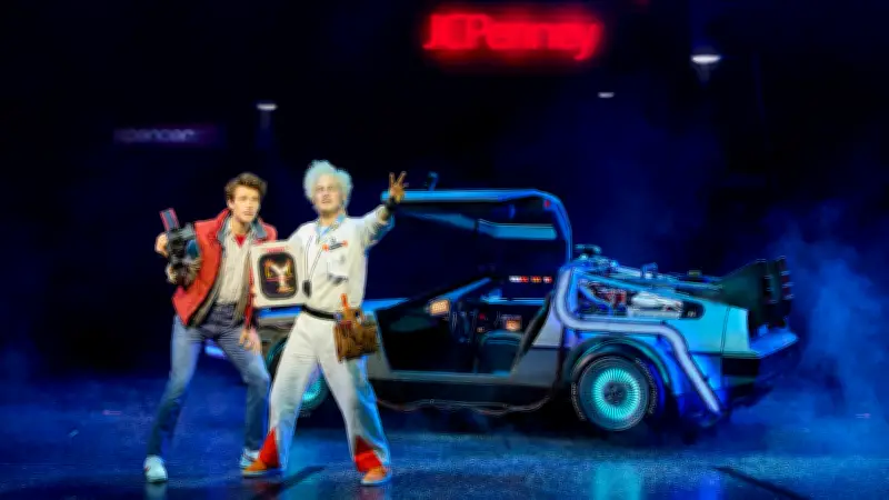 DeLorean als Musical-Star: 'Zurück in die Zukunft' feiert Deutschland-Premiere in Hamburg