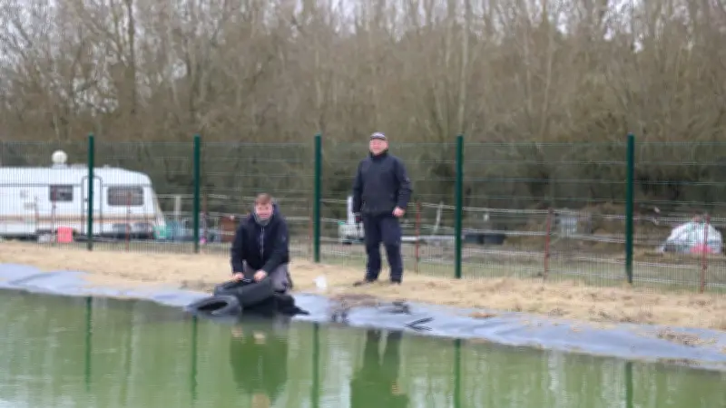 Demmin installiert Reifentreppen in Feuerlöschteich gegen Ertrinken von Wildtieren