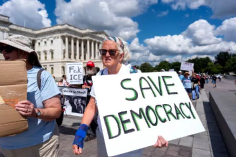 Demokratie weltweit im Abwärtstrend: USA stürzen im Ranking ab