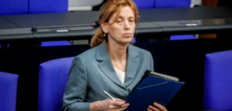 Demokratieförderung auf dem Prüfstand: Ministerin Prien fordert Wirkungskontrolle bei Staatsgeldern