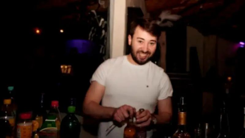 Der Barkönig von Unterhaching: Wie ein Keller zur Kult-Kneipe vor Münchens Toren wurde