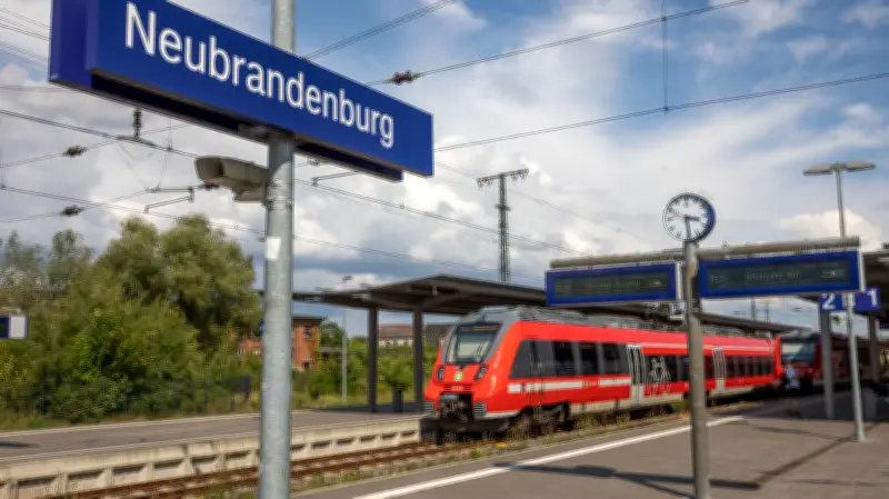 Deutsche Bahn: Nach Baum auf Oberleitung zwischen Neubrandenburg und Neustrelitz rollt der Zugverkehr wieder