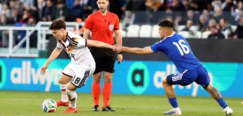 Deutsche U21-Fußballer siegen in Griechenland: Schuhwurf sorgt für kuriosen Höhepunkt