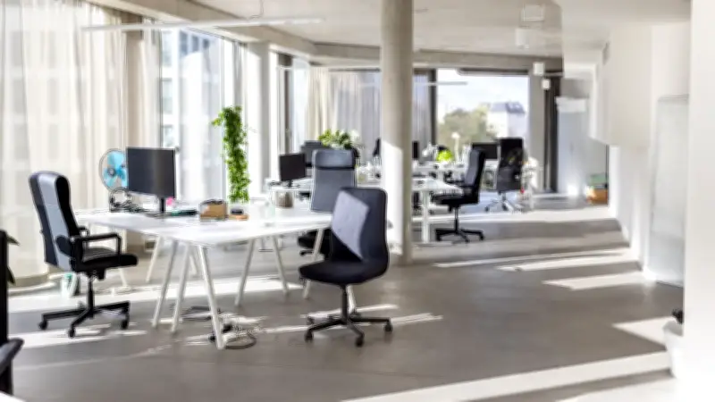 Deutsche Unternehmen im Alarmzustand: Arbeitsdruck führt zu steigenden Fehlzeiten