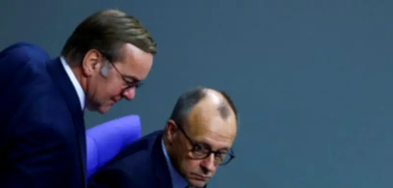 Deutschland lehnt Militärhilfe in Hormus ab: Merz und Pistorius erinnern an Schröder