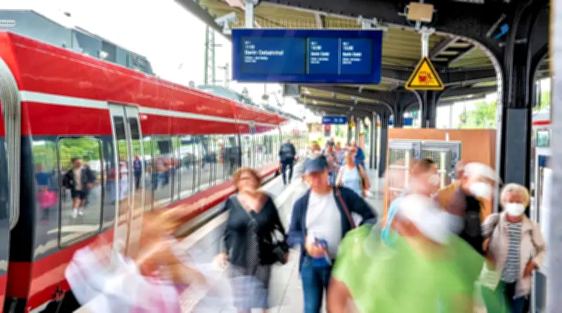 Deutschland-Ticket führt zu überfüllten Zügen auf RE7-Strecke Dessau-Berlin