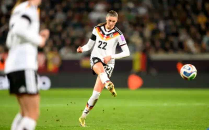 DFB-Frauen vor Norwegen-Härtetest: Kunstrasen und Offensivpower als Herausforderung