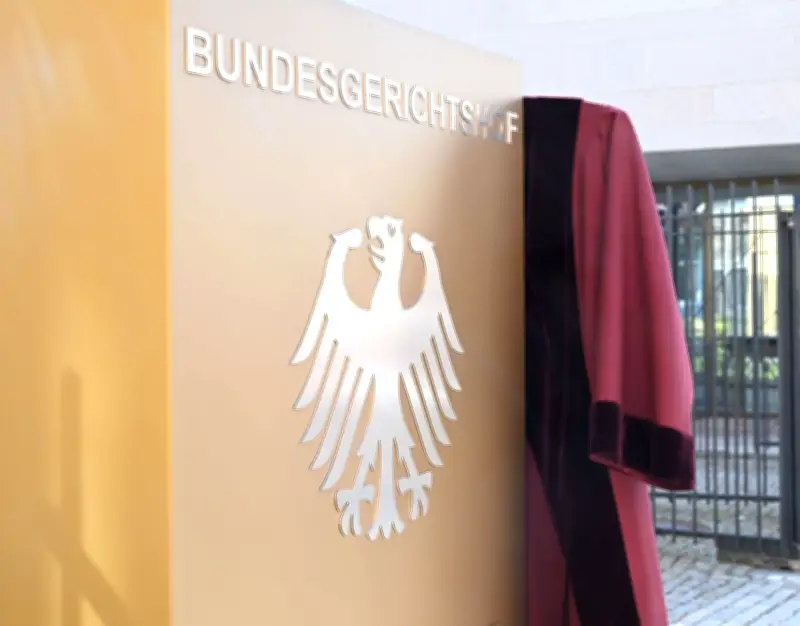 Die roten Roben der Bundesgerichte: Eine seltene Amtstracht in der Krise