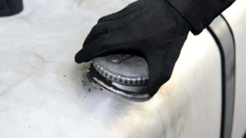 Diesel-Diebstahl in Bernhardswald: Täter zapft Bagger für 2000 Euro leer