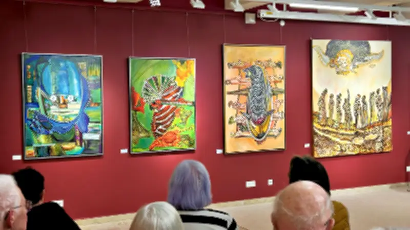 Dieter Stockmanns 'Himmlische Welten': Eine Ausstellung, die Bitterfeld bewegt