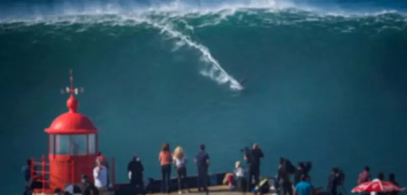 Doku »On the Wave« über Surfer Sebastian Steudtner: Prominente Unterstützung, aber erzählerische Welle bricht