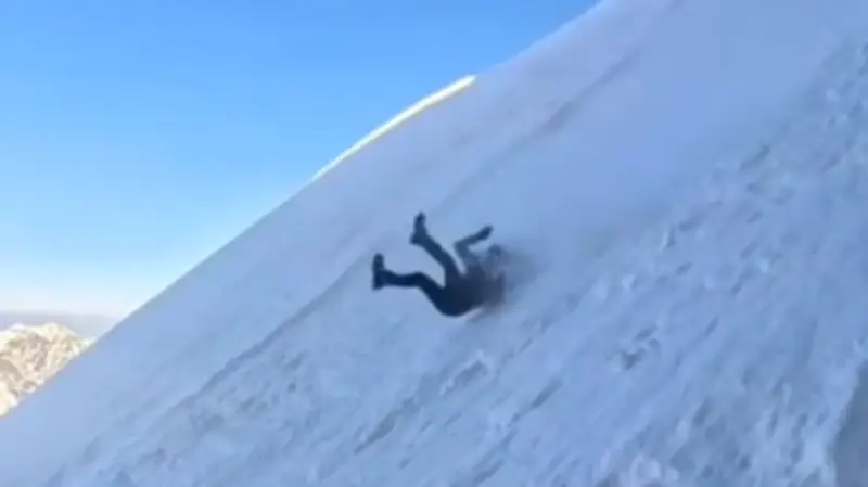 Drama am Rysy: Bergsteiger stürzt unkontrolliert an eisigem Hang ab