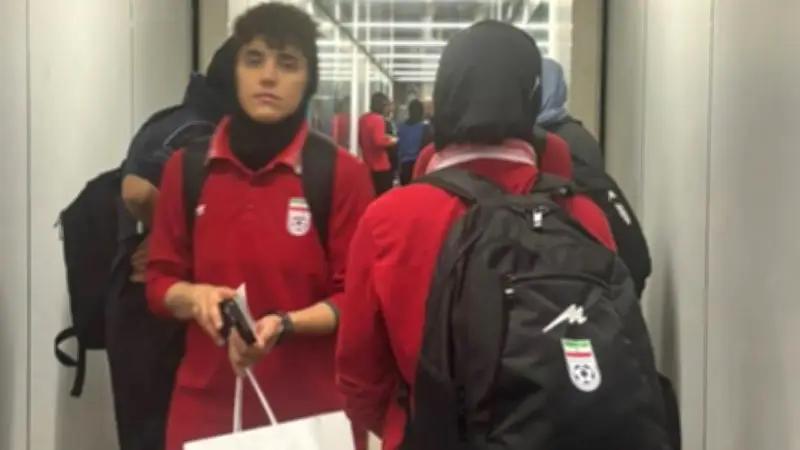 Dramatische Flucht vor Abflug: Zwei weitere irranische Fußballspielerinnen entkommen in Australien