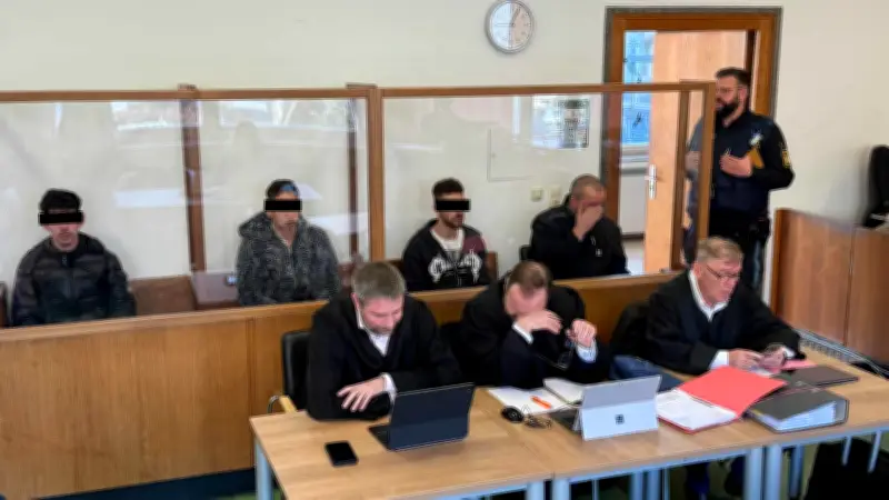 Drei Brüder vor Gericht: Eis-Debakel in Hof eskaliert in brutaler Prügelei