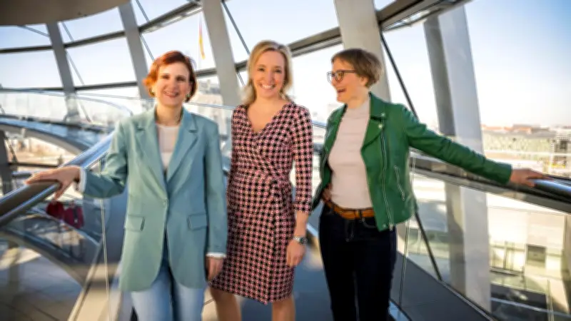 Drei Politikerinnen erkämpfen Stillraum im Bundestag: Ein Sieg für Mütter in der Politik