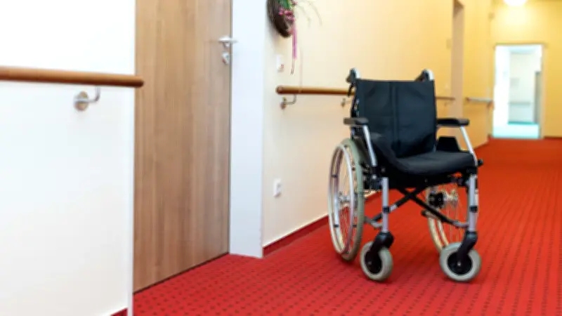 Dreister Einbruch in Pflegeheim: Täter plündern zehn Zimmer am Wochenende