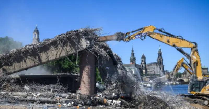 Dresdner Carolabrücke: Abrisskosten um 2,5 Millionen Euro niedriger als erwartet