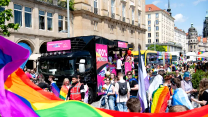 Dresdner CSD zerteilt: Demo bleibt kostenlos, Straßenfest wird teuer