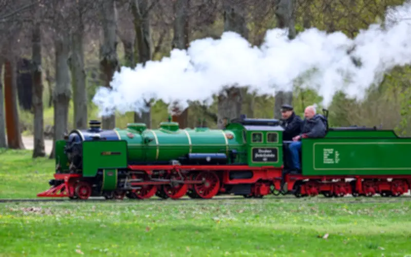 Dresdner Parkeisenbahn startet in 77. Saison: Dampfloks fahren wieder im Großen Garten