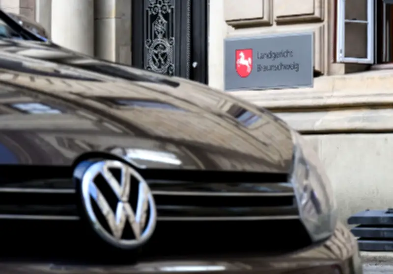 Dritter VW-Dieselskandal-Prozess: Fünf Angeklagte vor Gericht in Braunschweig