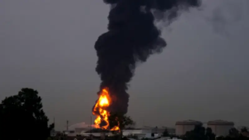 Dubai-Flughafen in Flammen: Drohnenangriff zerstört Treibstofflager