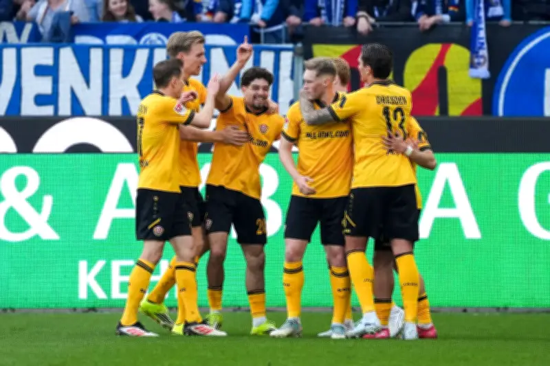 Dynamo Dresden verpasst Sieg in Karlsruhe nach spektakulärer Schlussphase