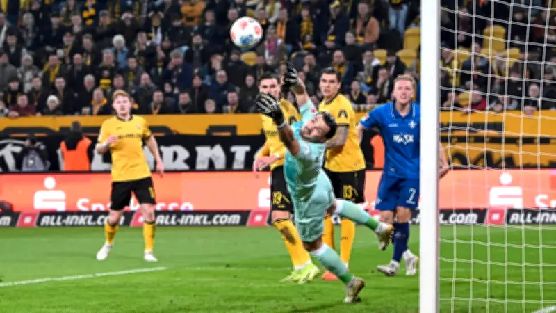Dynamo Dresdens Rückrunden-Wunder: Torhüter Schreiber als Erfolgsgarant