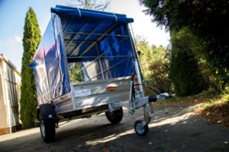 E-Autos mit Anhänger: Was Sie über Anhängelast, Nachrüstung und Reichweite wissen müssen