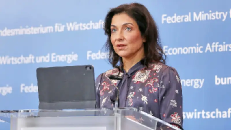 E-Mail-Durchsuchungen im Wirtschaftsministerium: Reiche unter Druck nach Daten-Leaks