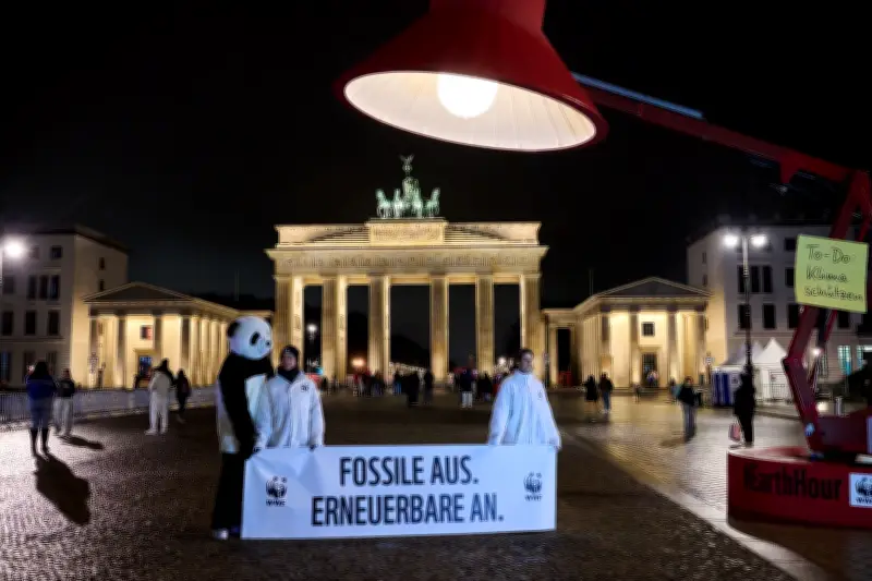 Earth Hour 2026: Weltweite Dunkelheit für den Klimaschutz - Brandenburger Tor dabei