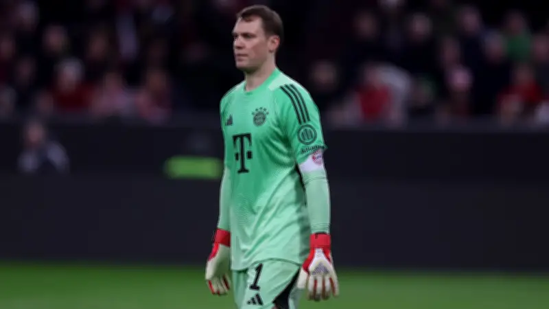 Eberls Aussagen sorgen für Diskussionen: Ist Manuel Neuer mit 40 Jahren zu alt für Bayern München?