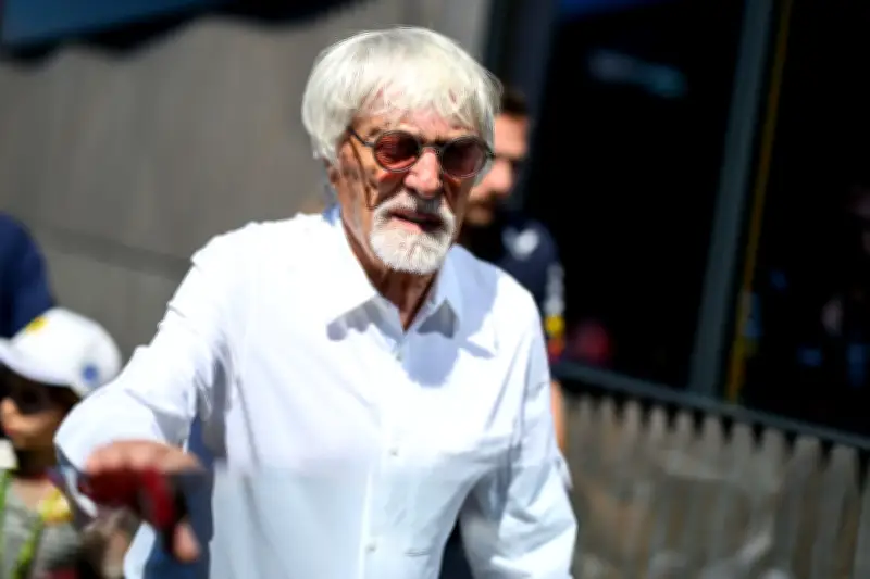 Ecclestone sieht Hamilton trotz Ferrari-Debakel auf Rekordkurs zum achten WM-Titel