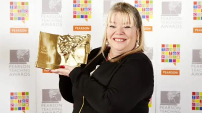 Ehemalige Schulleiterin des Jahres vor Tribunal: Ferien für Kreuzfahrten manipuliert