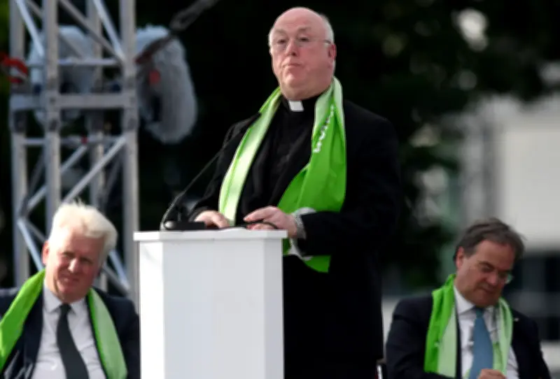 Ehemaliger Erzbischof Becker bittet nach Missbrauchsstudie um Entschuldigung