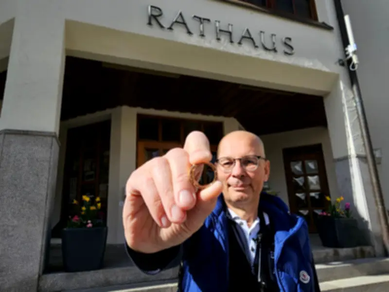 Ehering nach Nordbayern-Odyssee zurück bei Berliner Besitzer