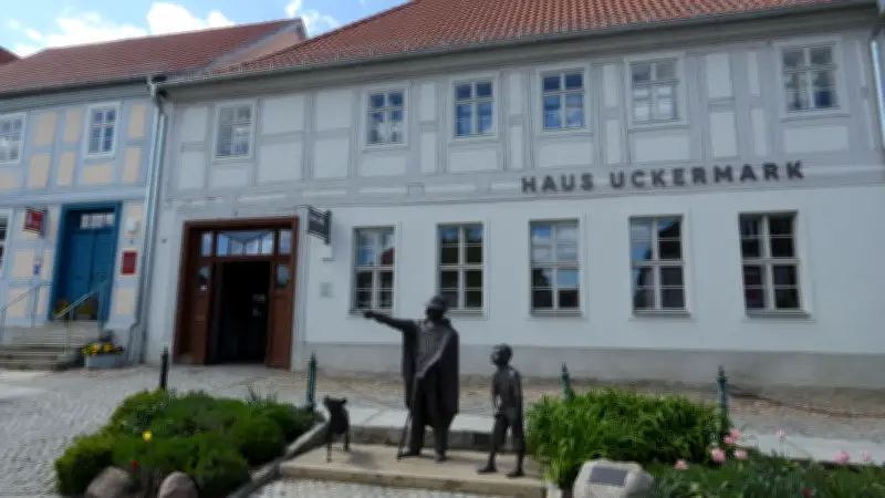 Ehm-Welk-Literaturpreis 2026: Landkreis Uckermark sucht Autoren zum Thema „Wo wir lieben“