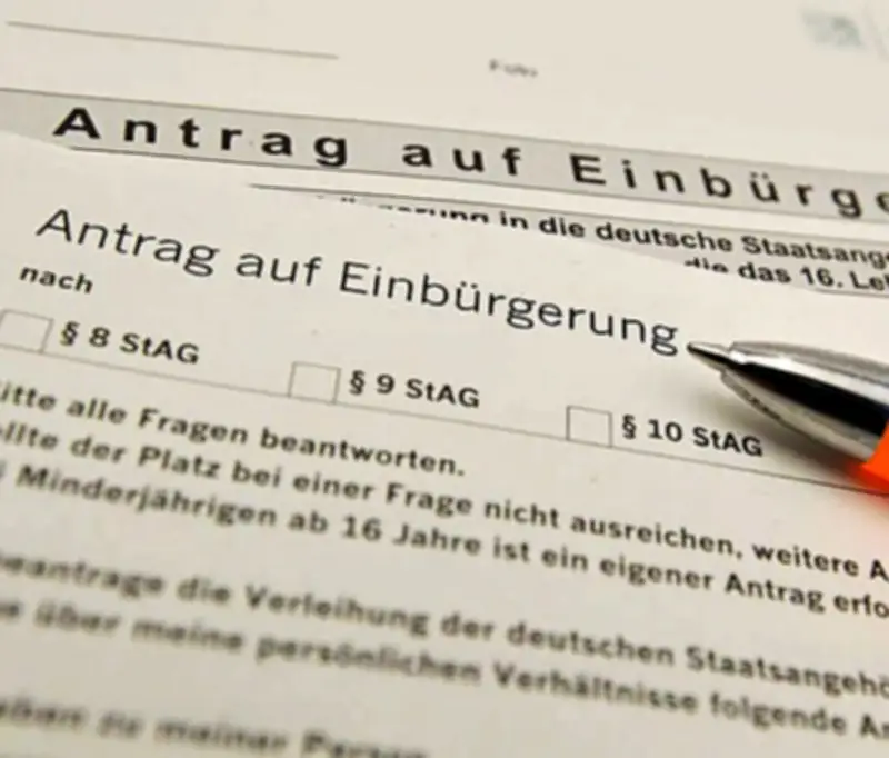 Einbürgerung in Dessau-Roßlau: Anträge steigen, Verfahren dauern bis zu zwei Jahre